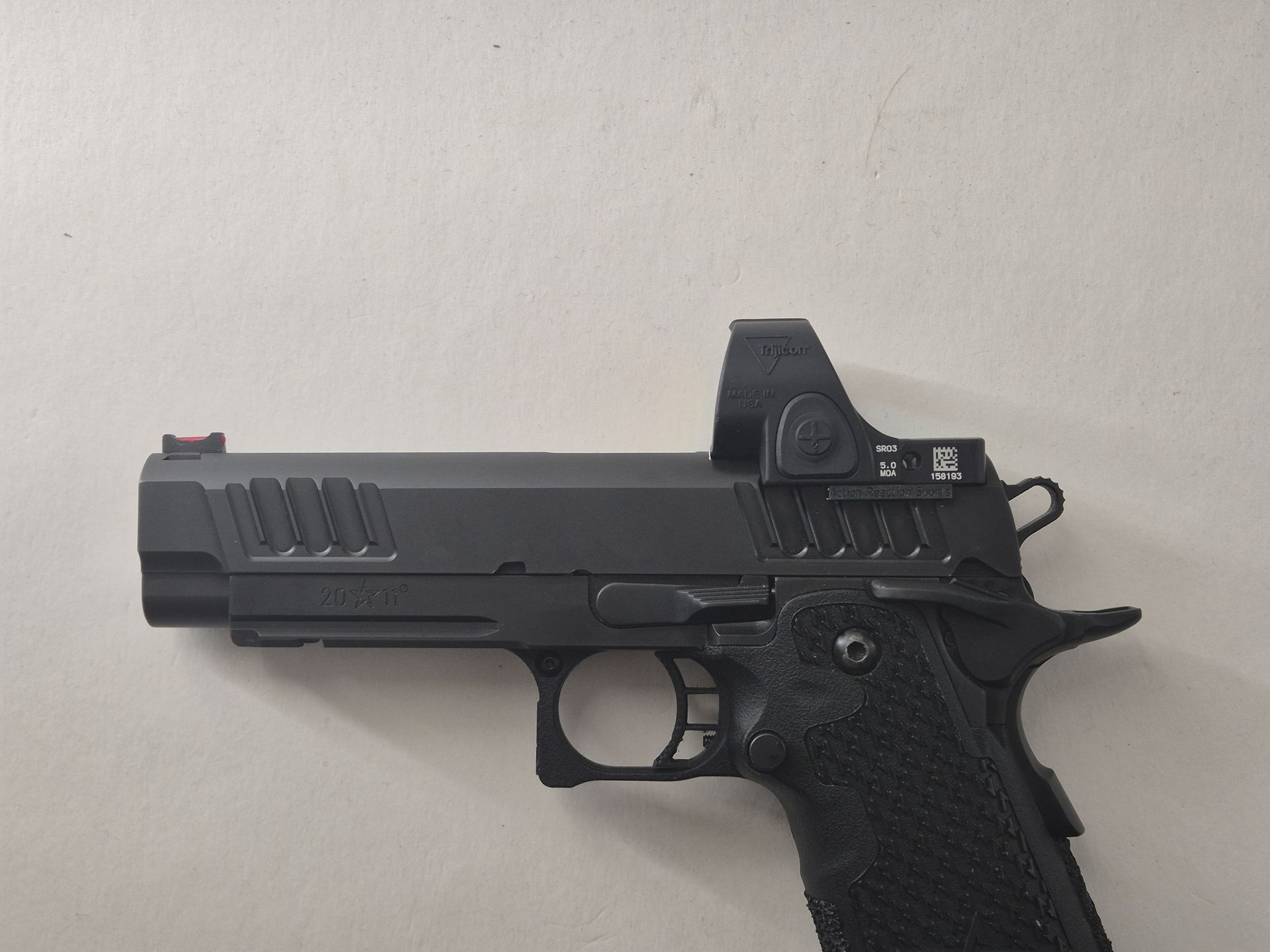 Trijicon SRO på Staccato 2011, sidovy